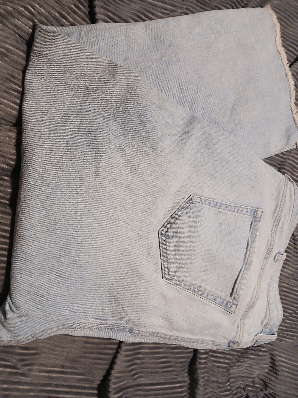 torrid Light Wash Denim Capris in Pale Blue 24S